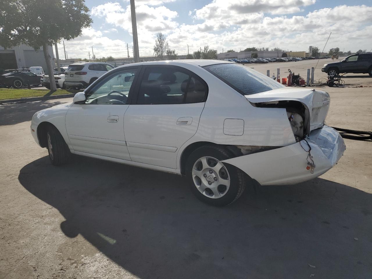 2002 Hyundai Elantra - Image 2