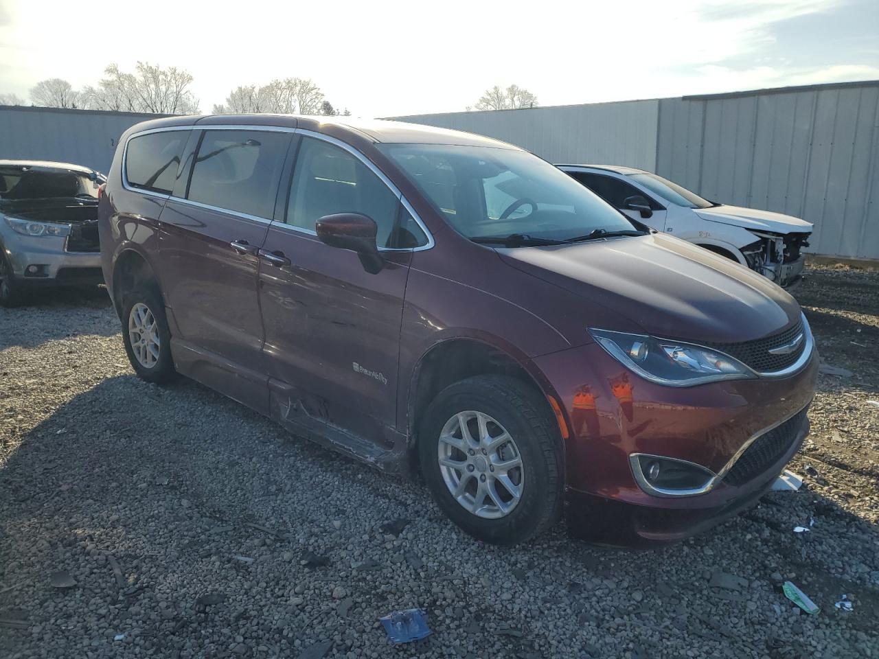 2017 Chrysler Pacifica - Image 4