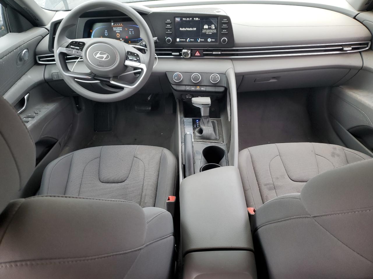 2024 Hyundai Elantra - Image 8