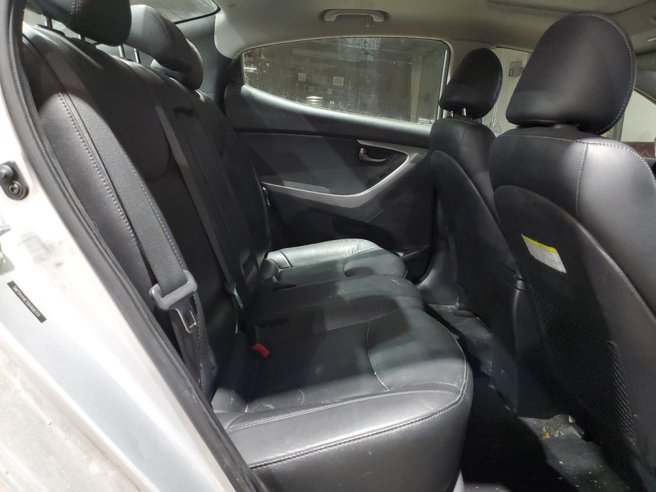 2013 Hyundai Elantra - Image 10