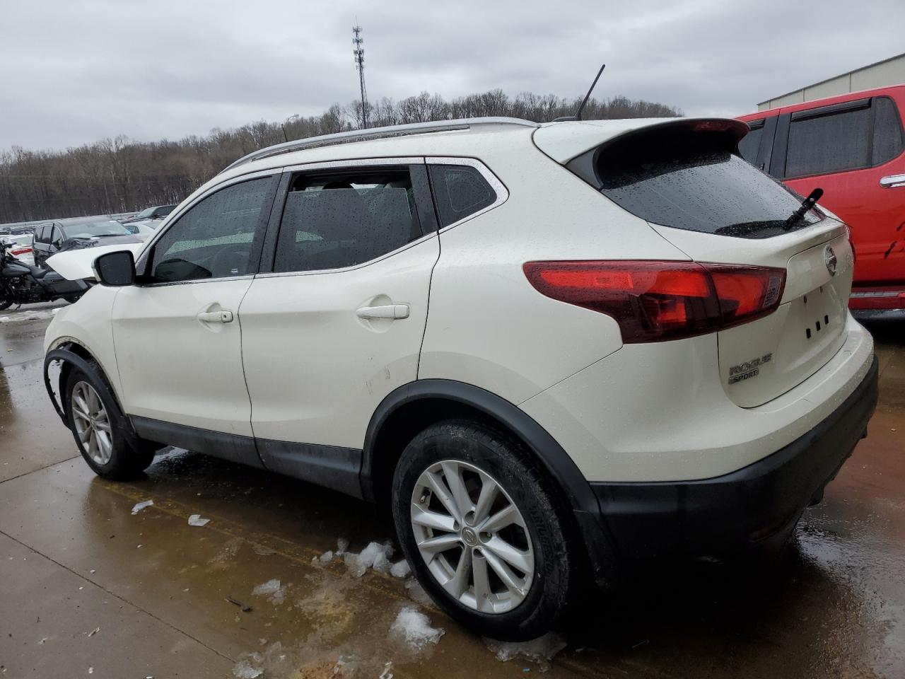 2017 Nissan Rogue - Image 2