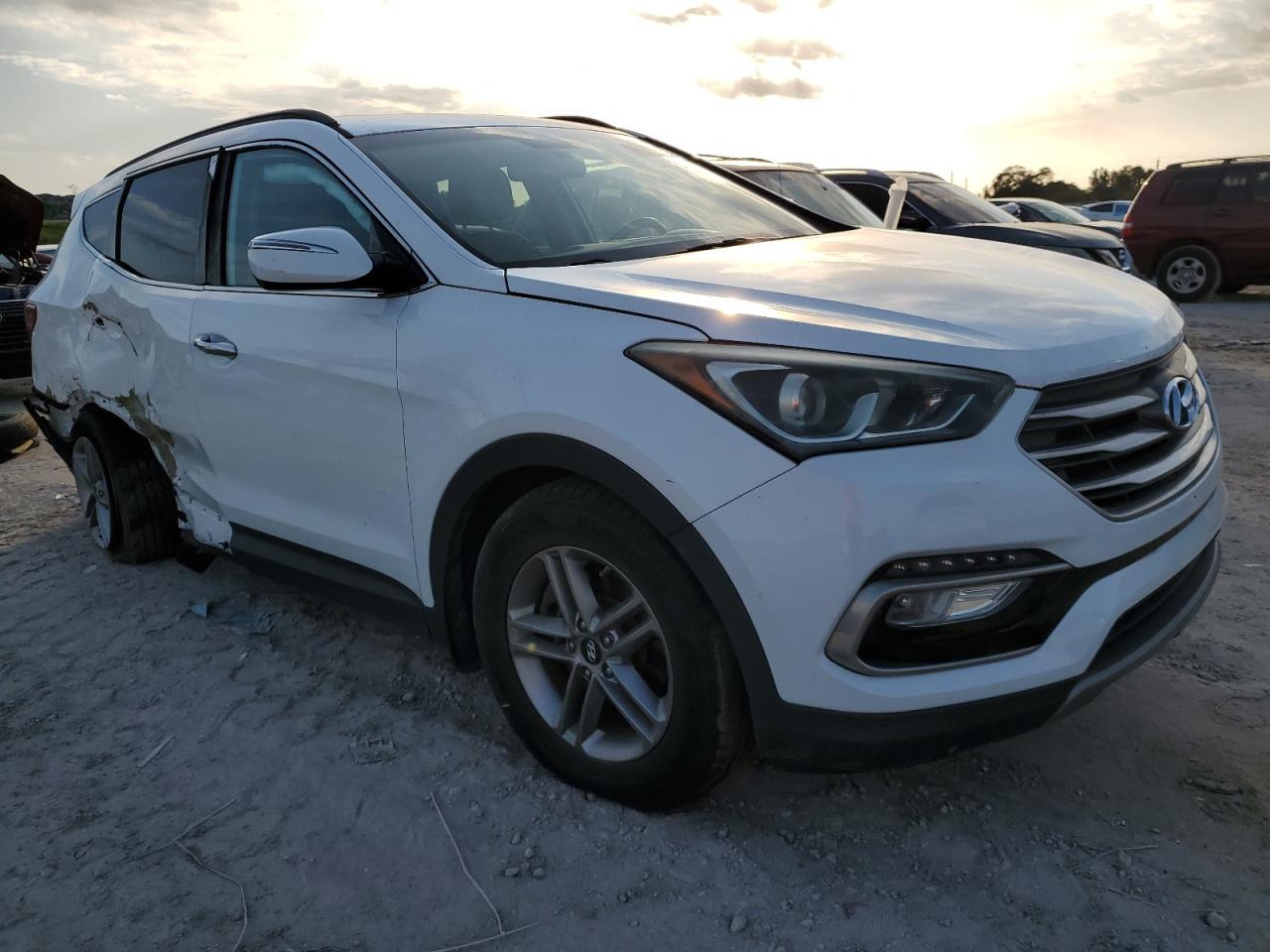 VIN 5NMZU3LB5HH022548 2017 HYUNDAI SANTA FE no.4