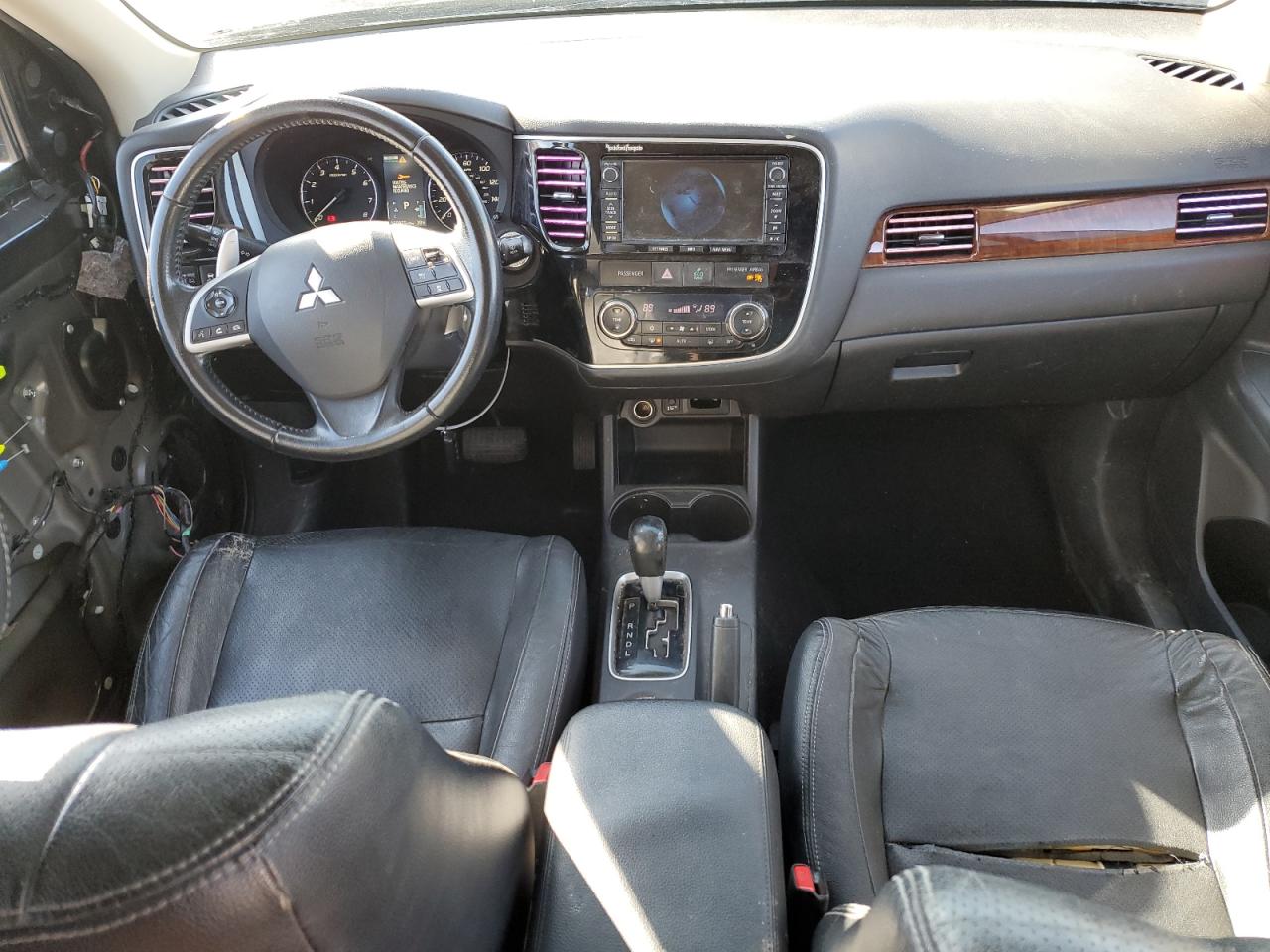 2014 Mitsubishi Outlander - Image 8