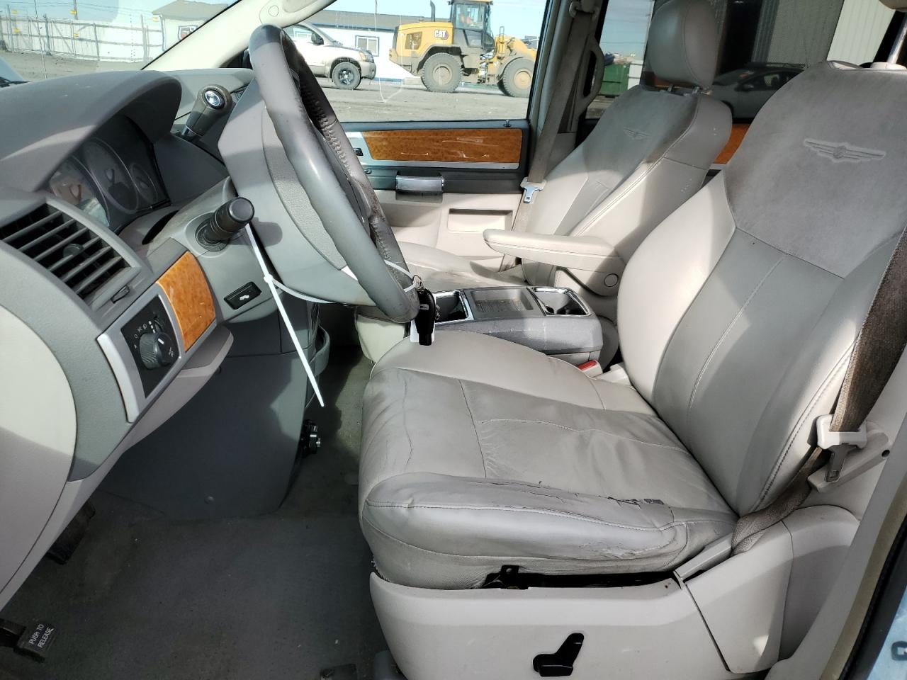 2008 Chrysler Town & Country - Image 7