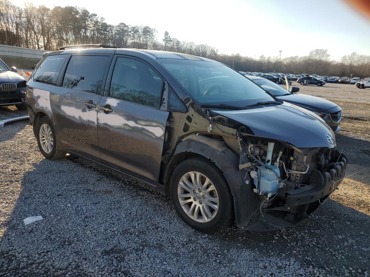 2013 Toyota Sienna - Image 4