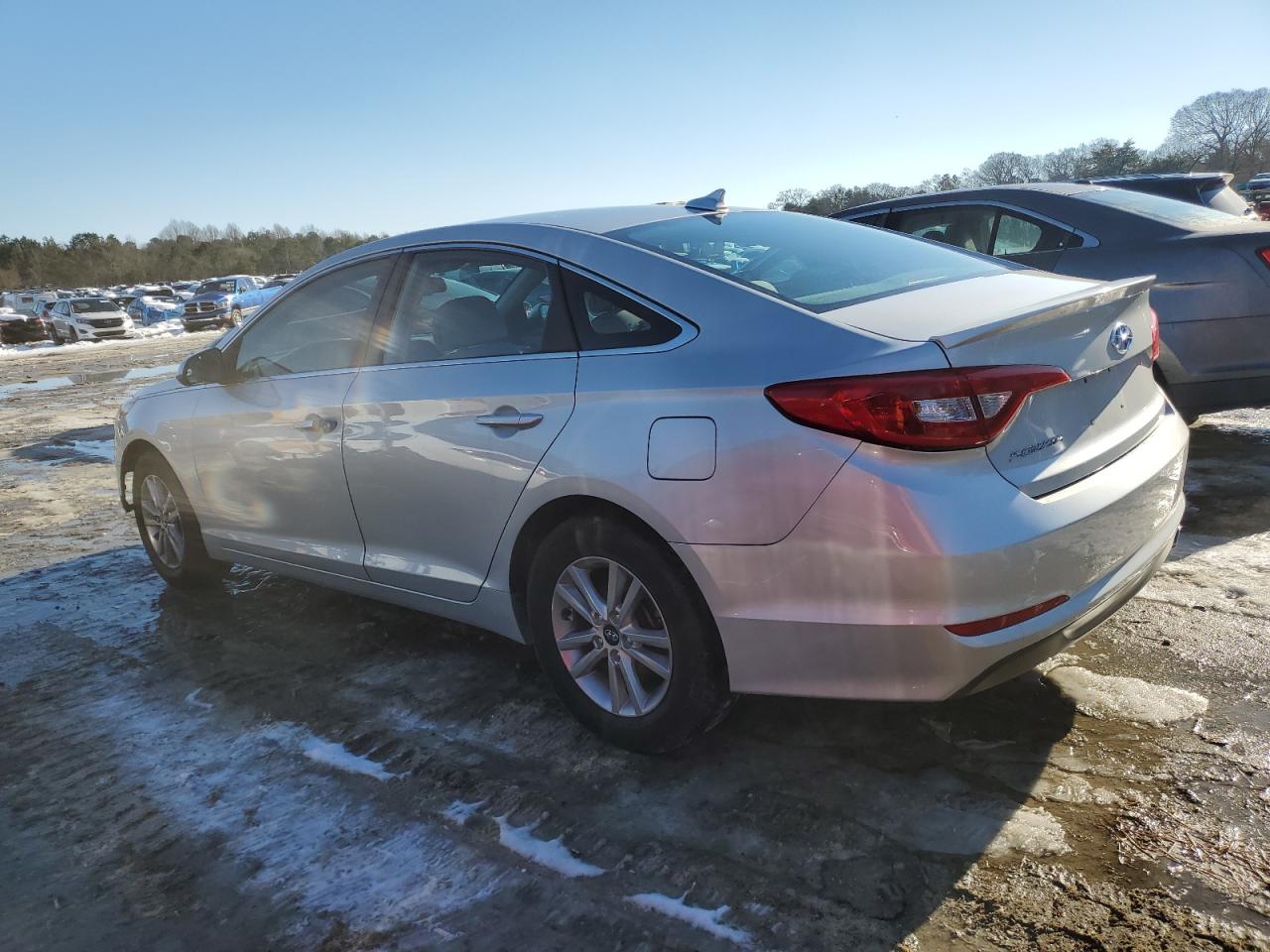 5NPE24AF4GH332935 2016 HYUNDAI SONATA - Image 2