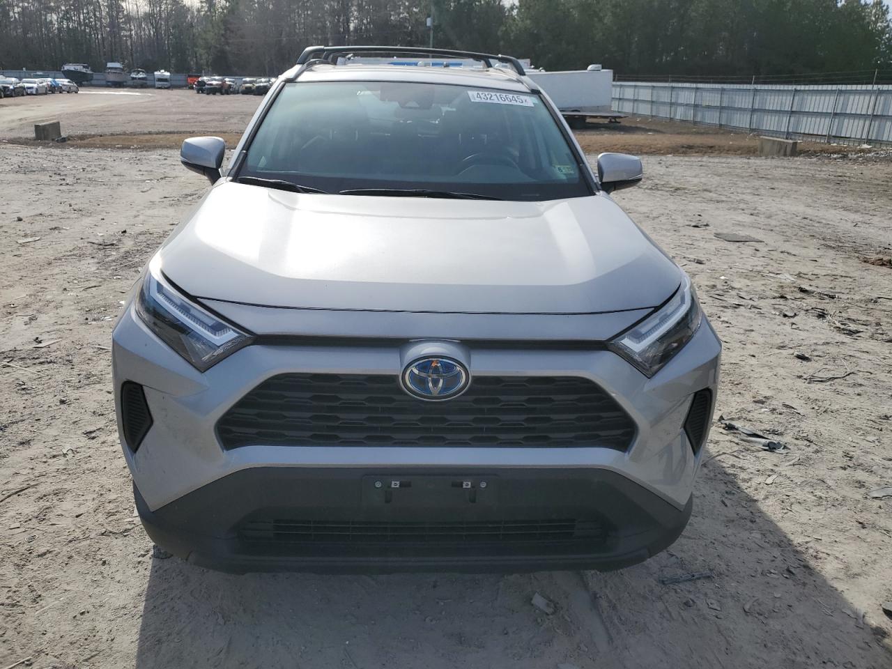 2022 Toyota RAV 4 - Image 5