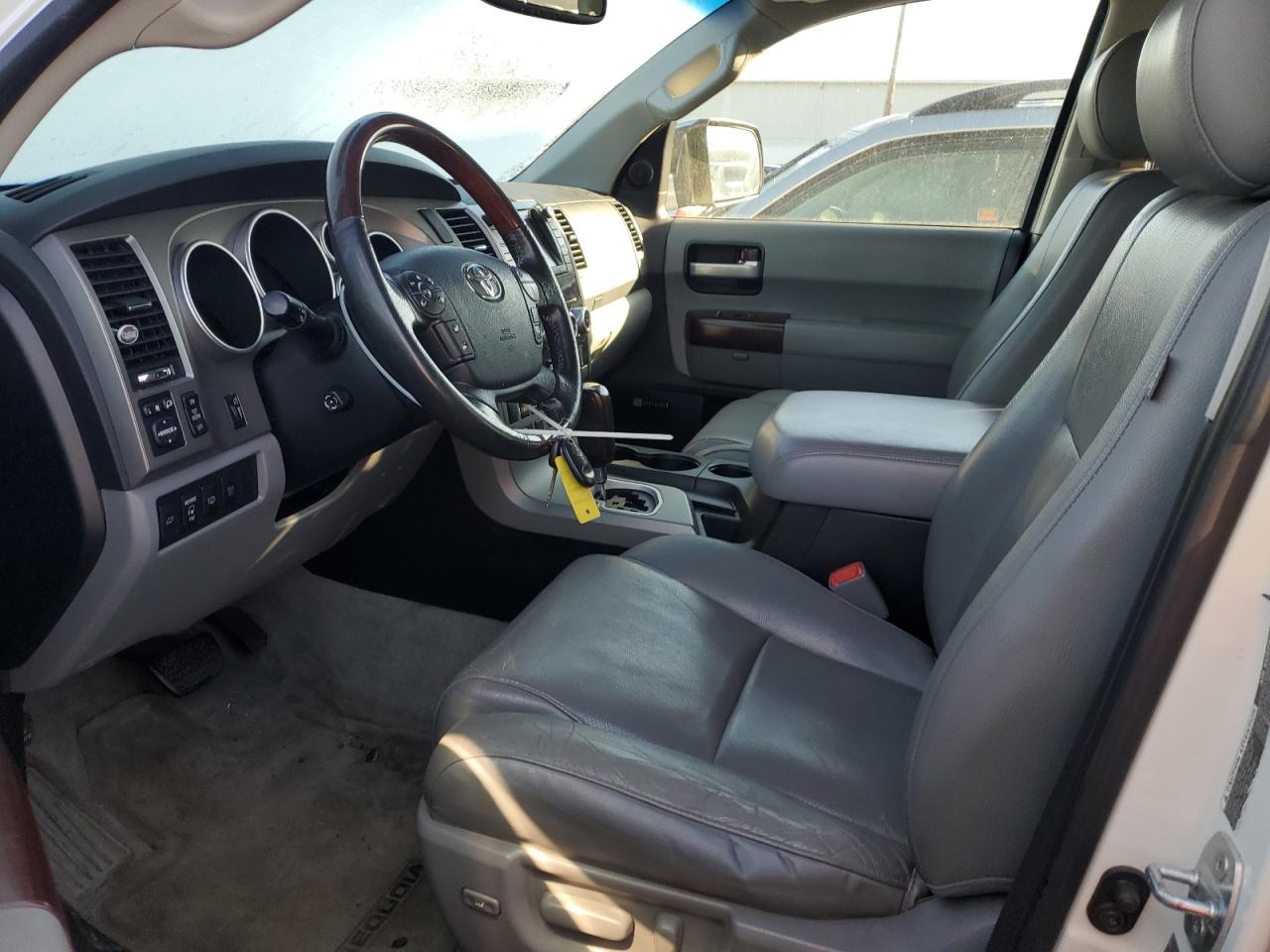 2011 Toyota Sequoia - Image 7
