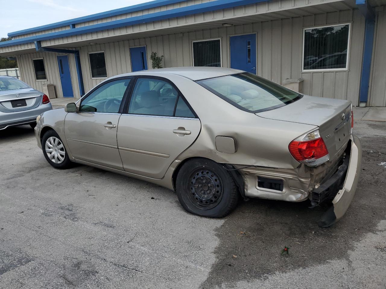 2005 Toyota Camry - Image 2