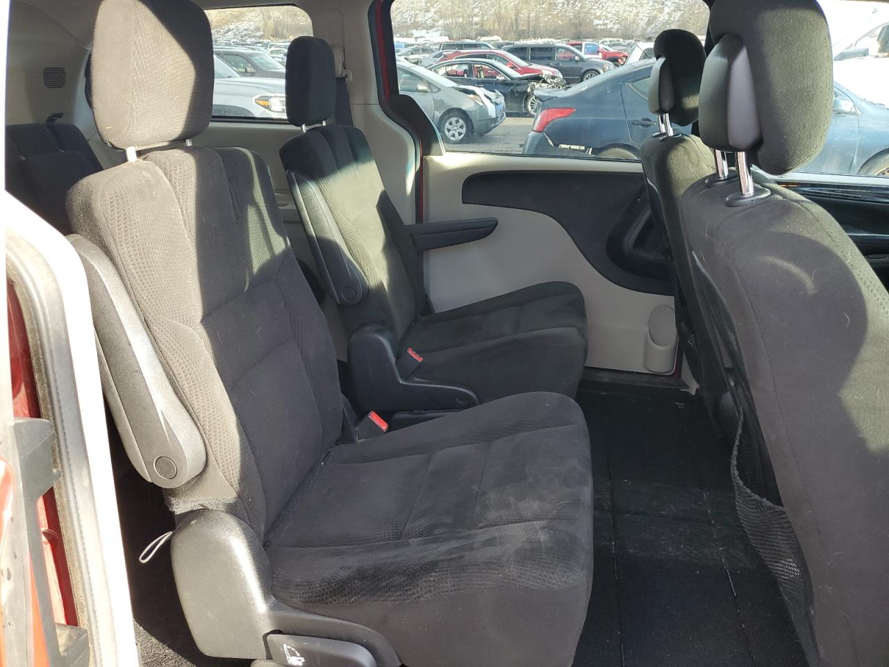 2016 Dodge Caravan - Image 11