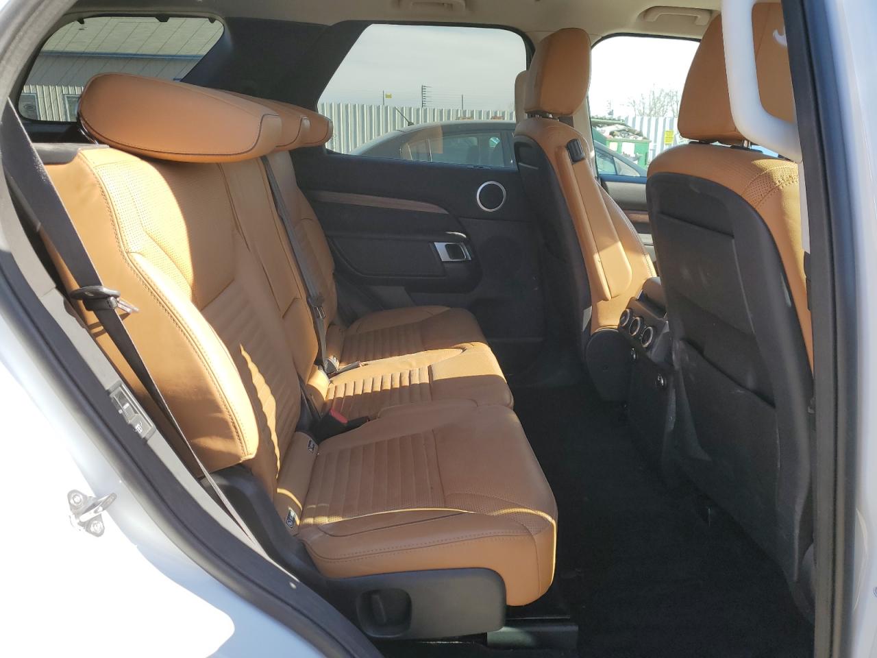 2017 Land Rover Discovery - Image 10