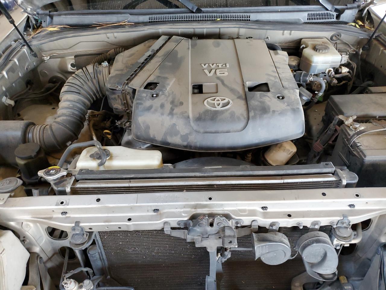 2004 Toyota 4Runner - Image 12