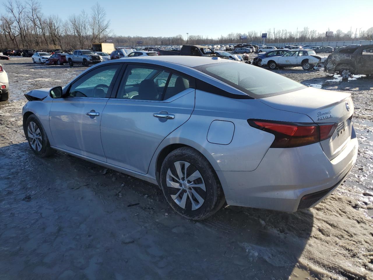 2020 Nissan Altima - Image 2