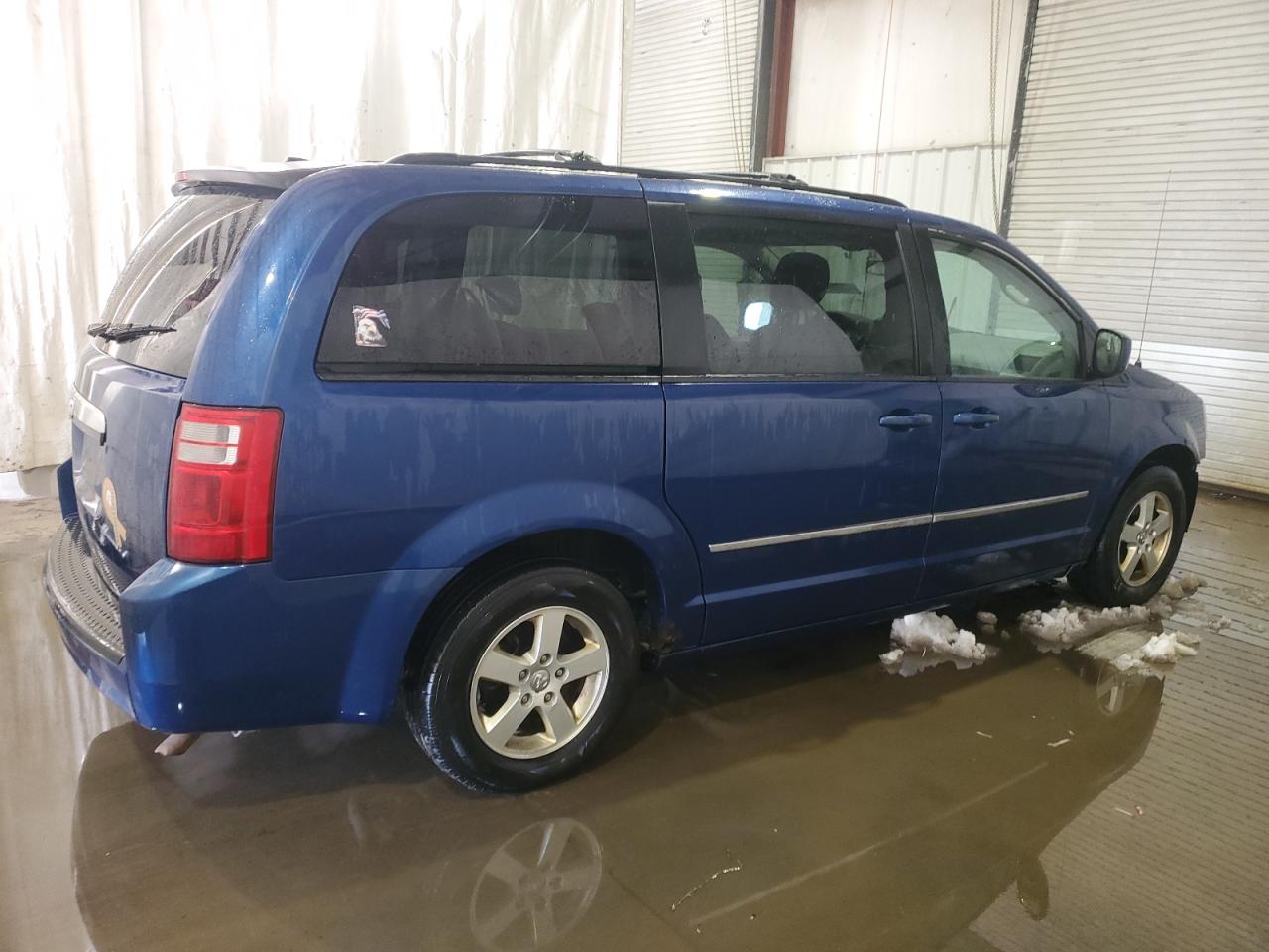 2010 Dodge Caravan - Image 3