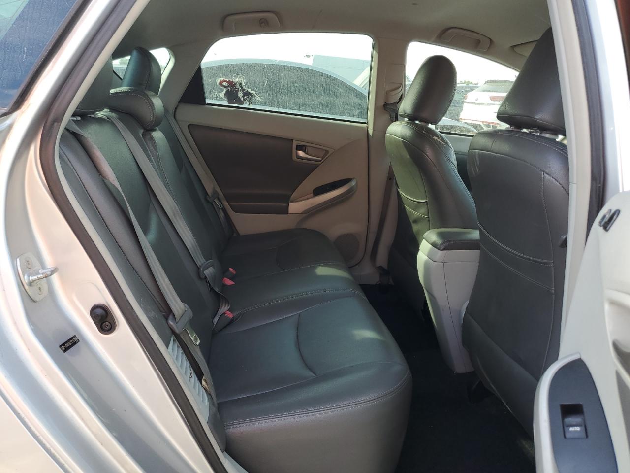 2012 Toyota Prius - Image 10