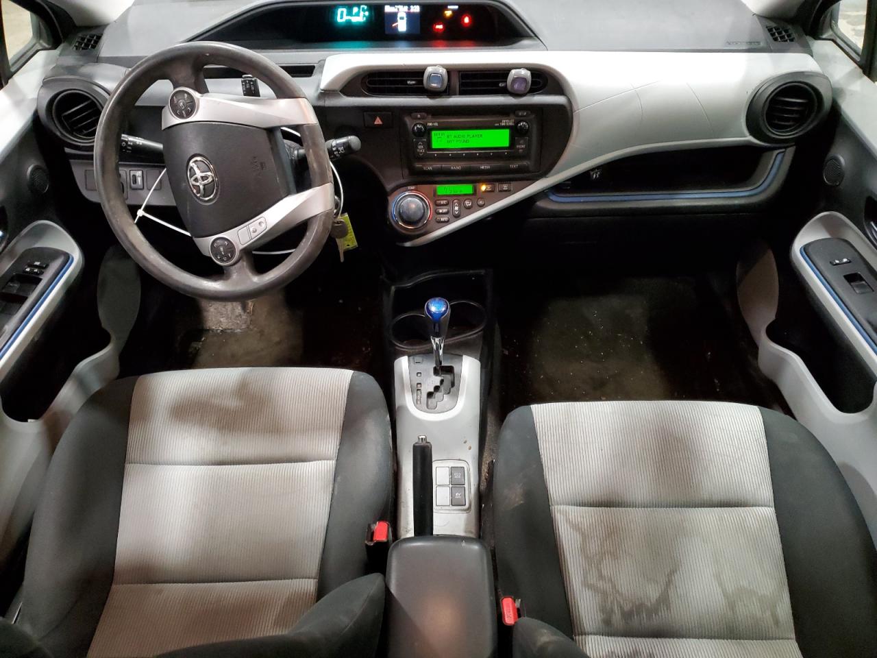 2012 Toyota Prius - Image 8