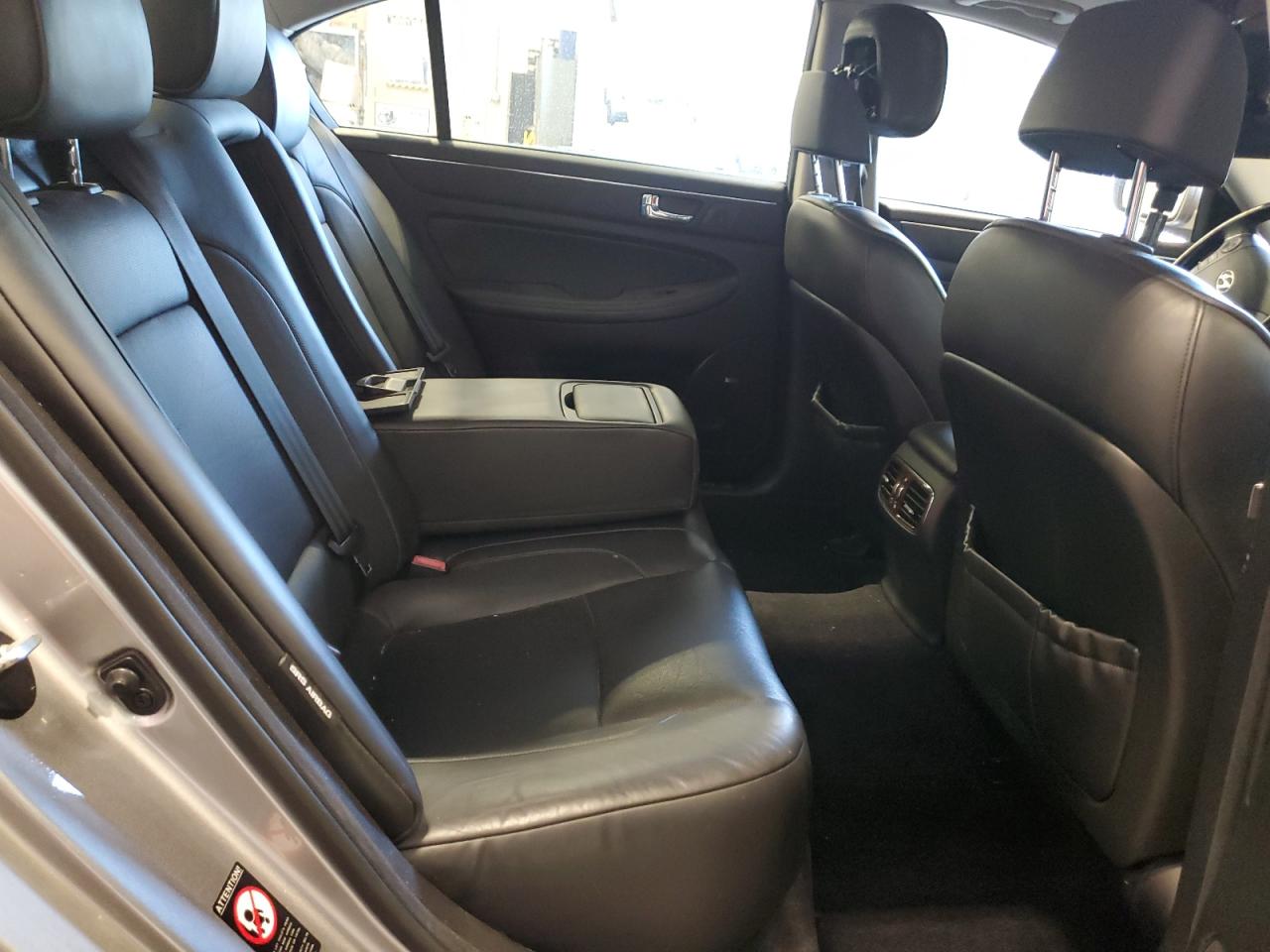 2010 Hyundai Genesis - Image 10