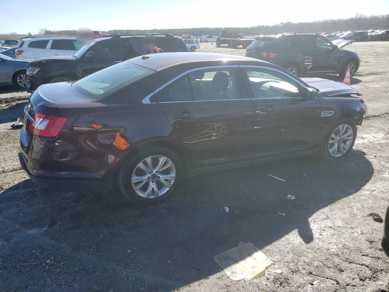 2011 Ford Taurus - Image 3