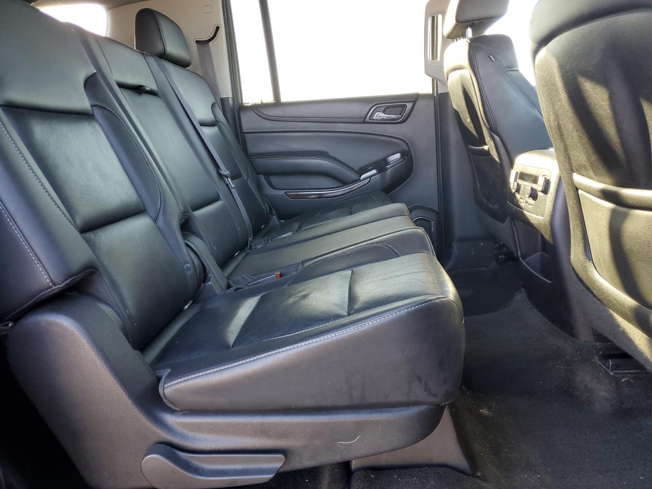 2015 Chevrolet Suburban - Image 11
