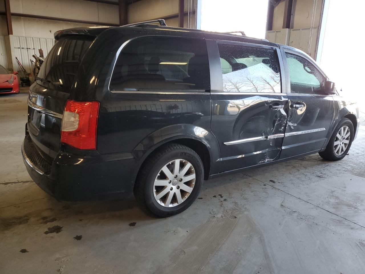 2014 Chrysler Town & Country - Image 3
