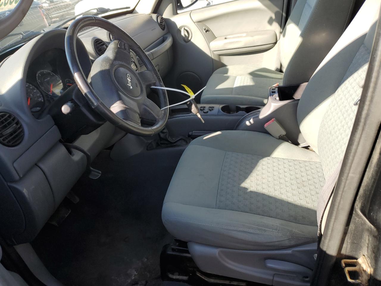 2007 Jeep Liberty (North America) - Image 7