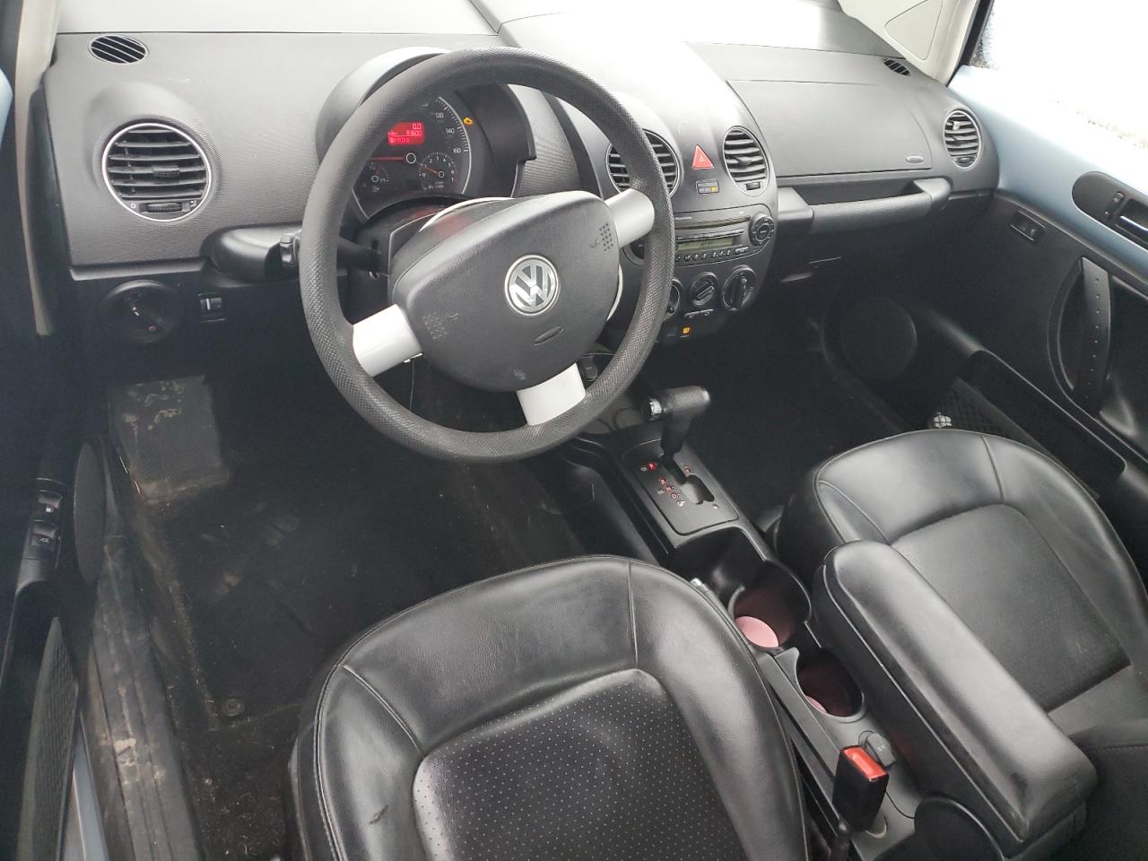 2010 Volkswagen Beetle - Image 8