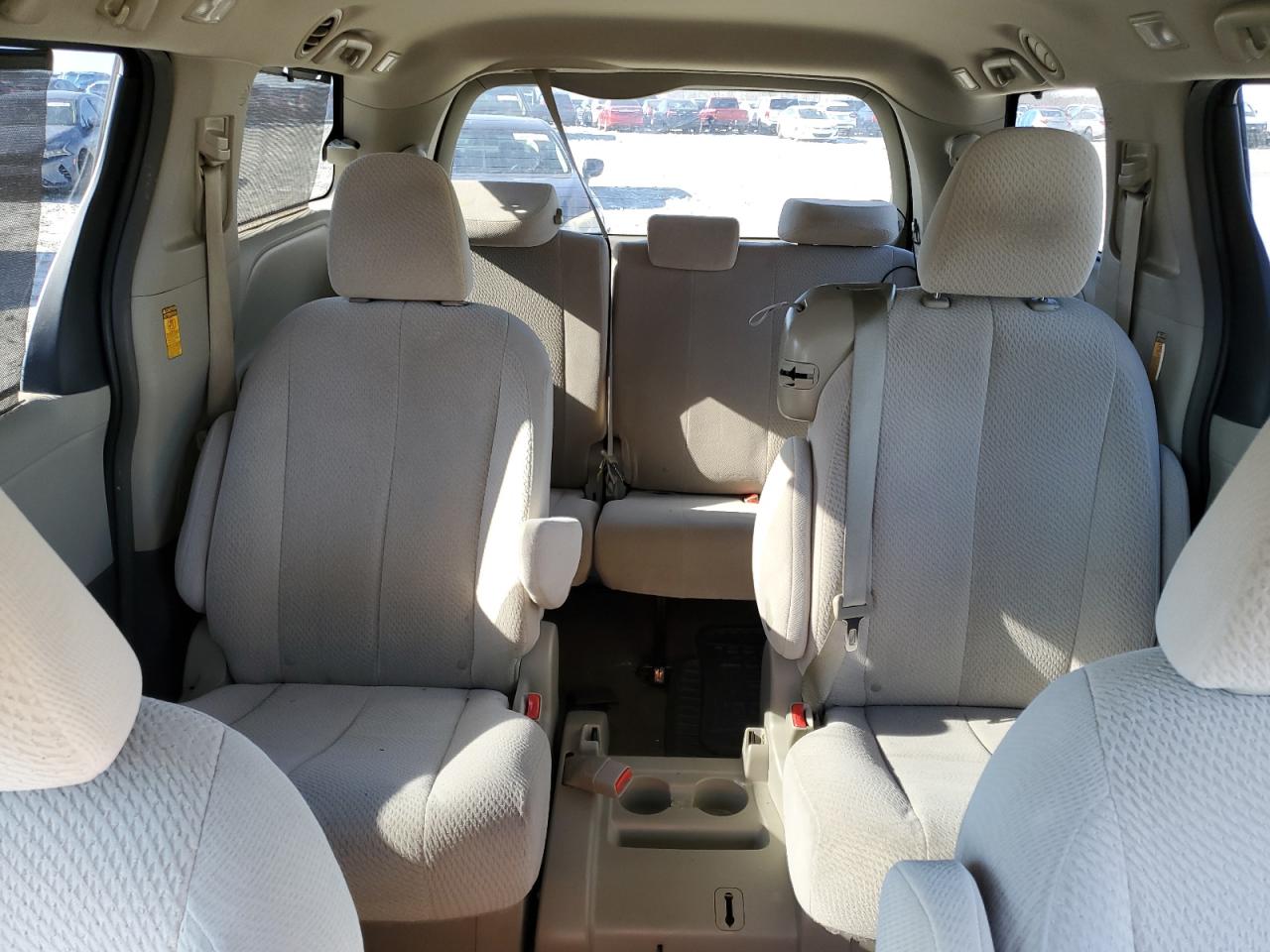 2014 Toyota Sienna - Image 10