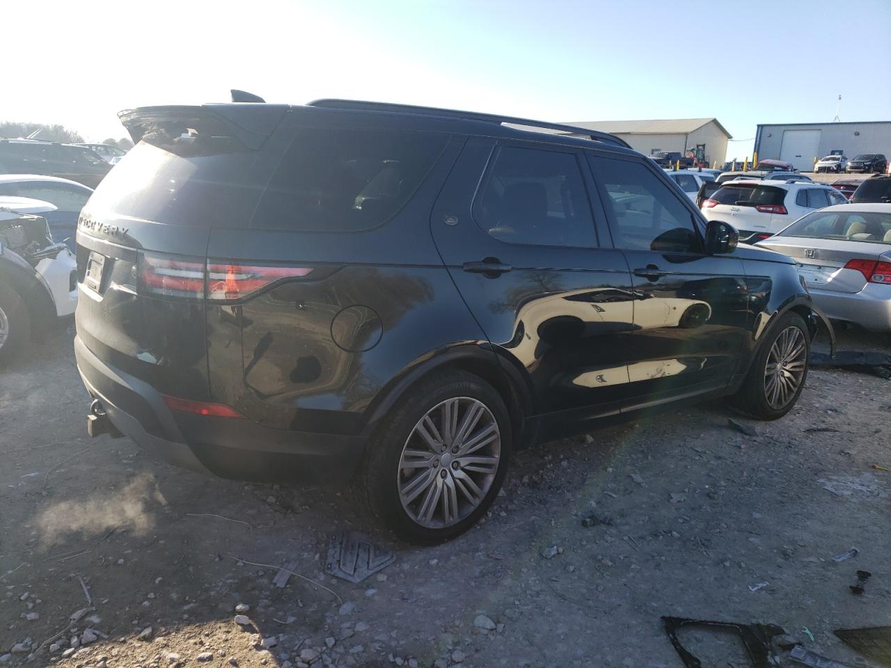 2017 Land Rover Discovery - Image 3