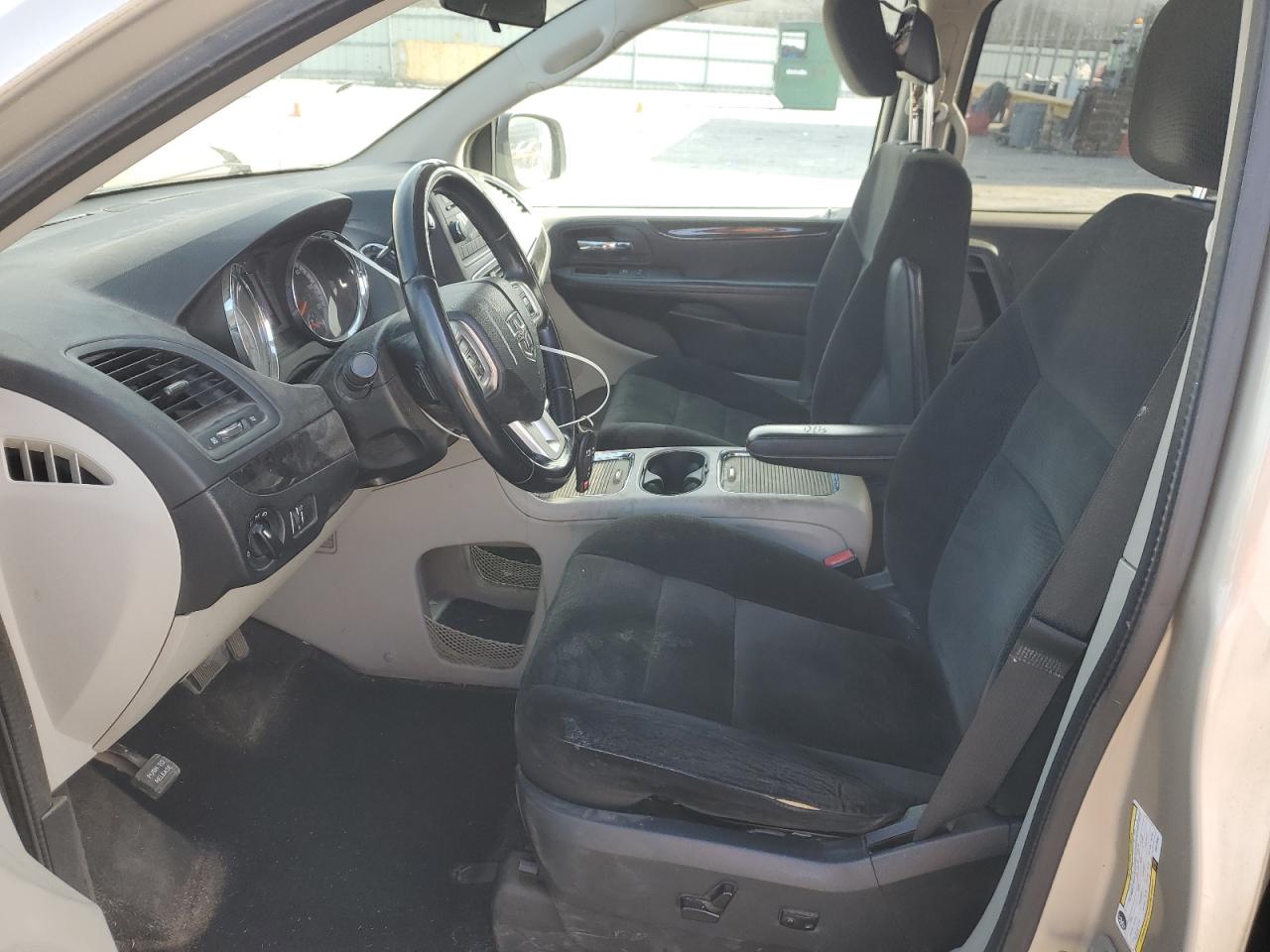 2016 Dodge Caravan - Image 7