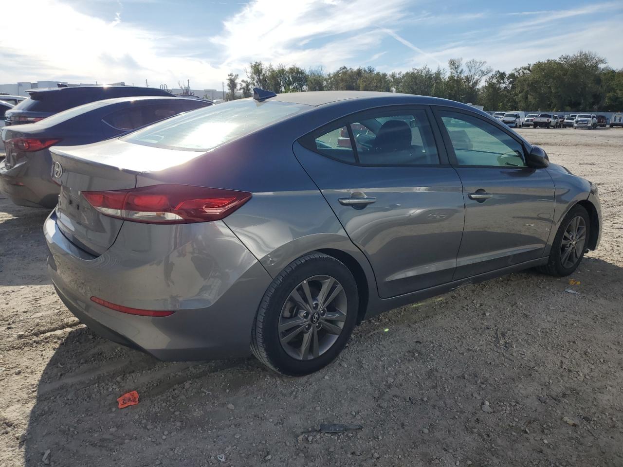 VIN 5NPD84LF8JH282443 2018 HYUNDAI ELANTRA no.3