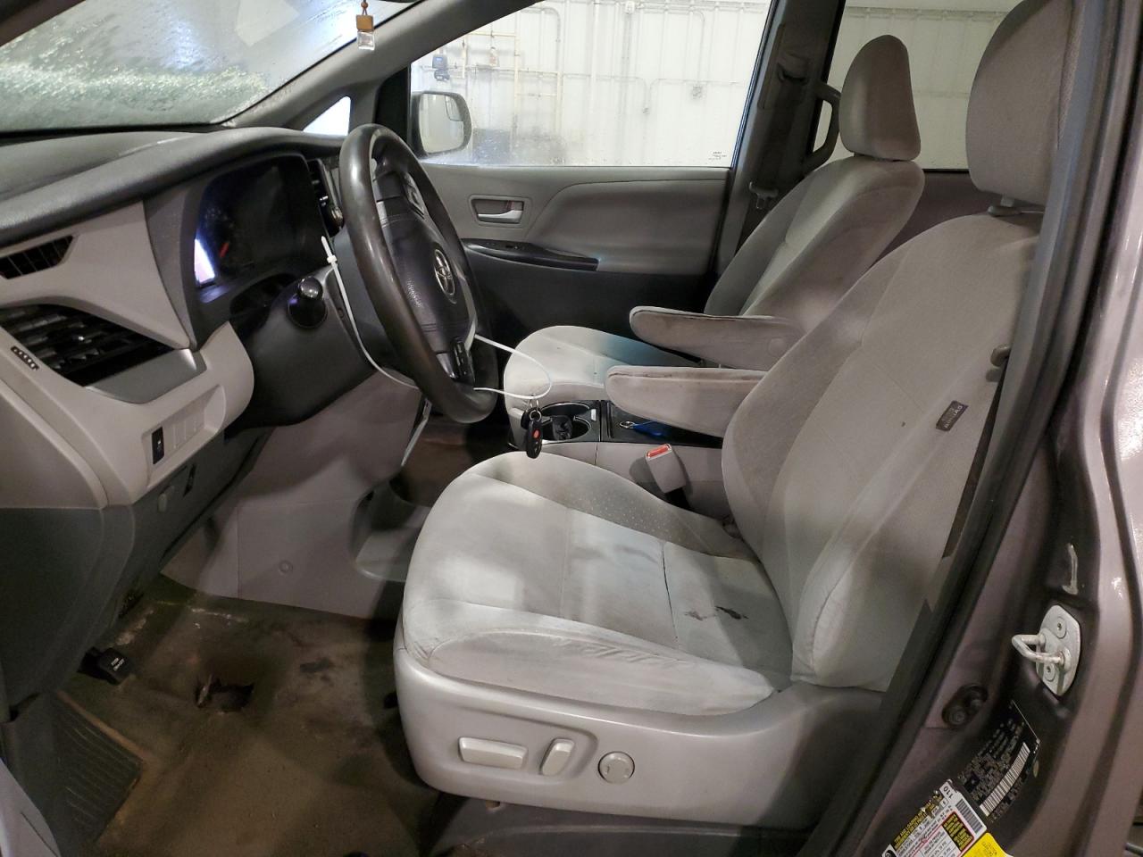 2015 Toyota Sienna - Image 7