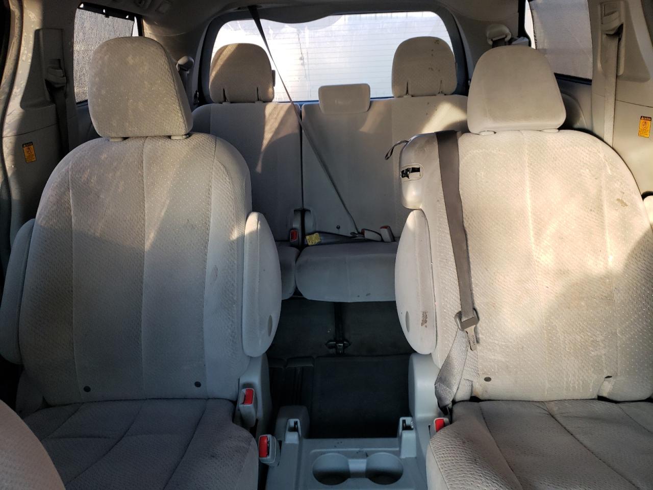 2011 Toyota Sienna - Image 10