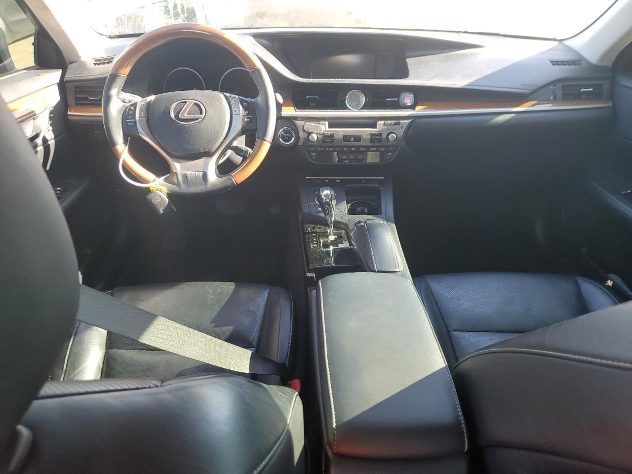 2014 Lexus ES - Image 8