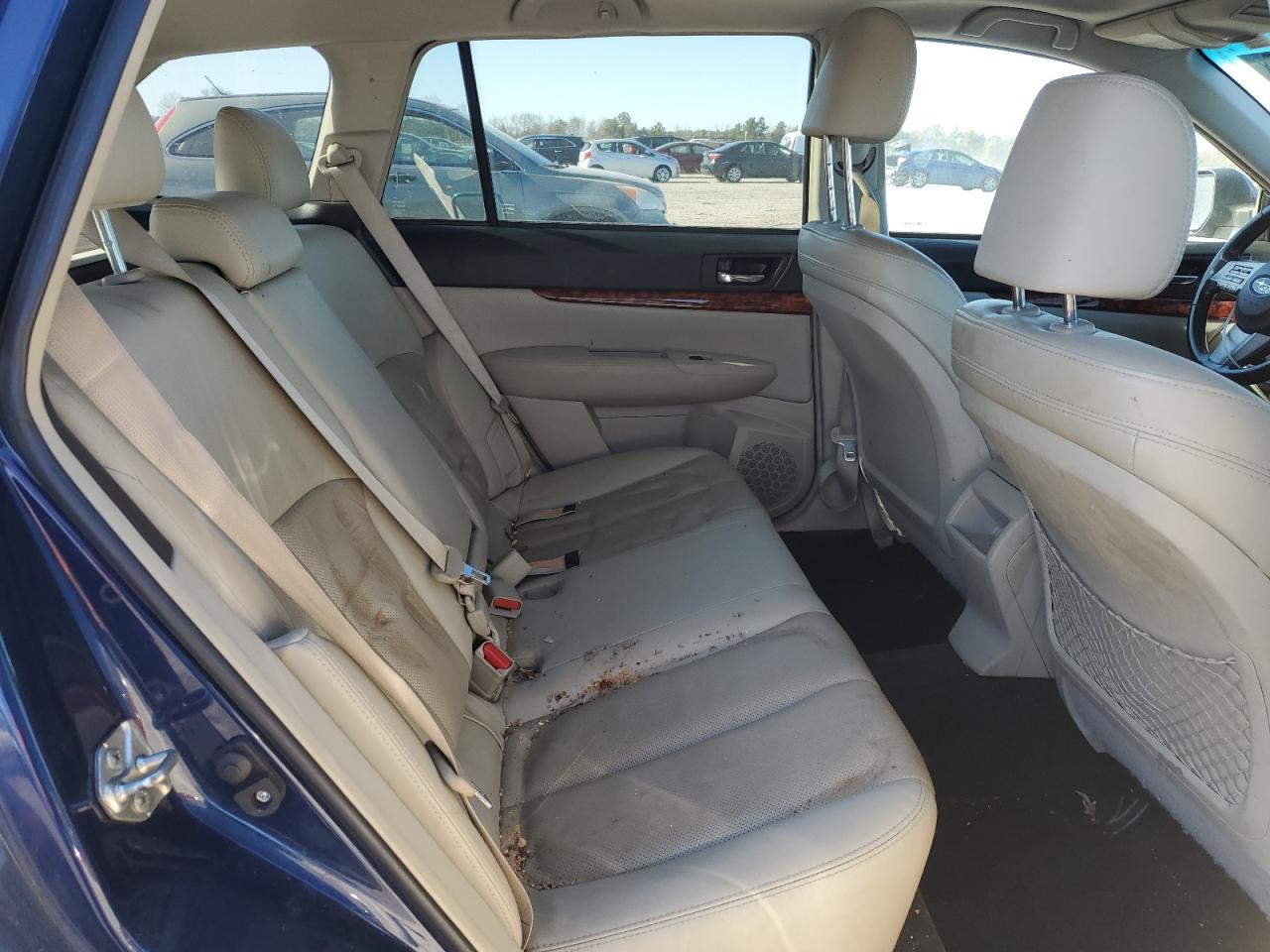 2011 Subaru Outback - Image 11