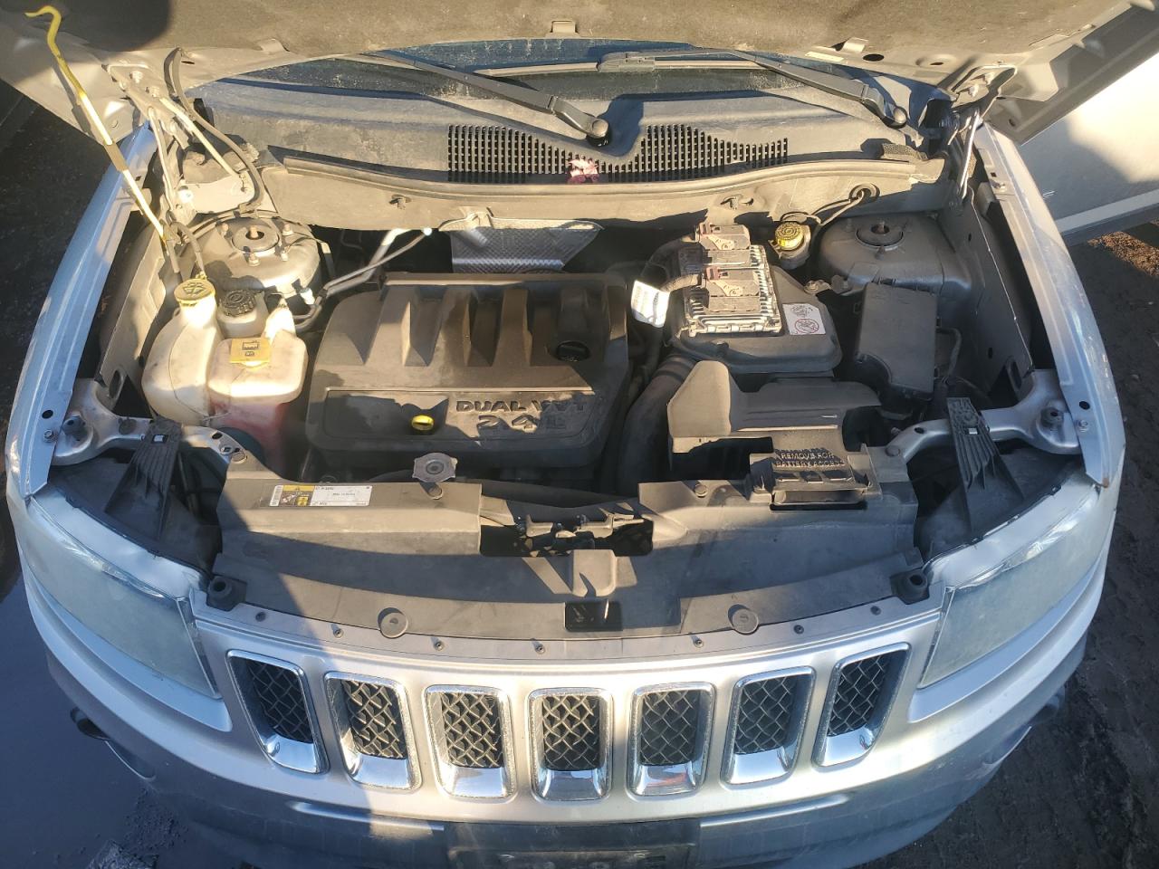 2016 Jeep Compass - Image 12