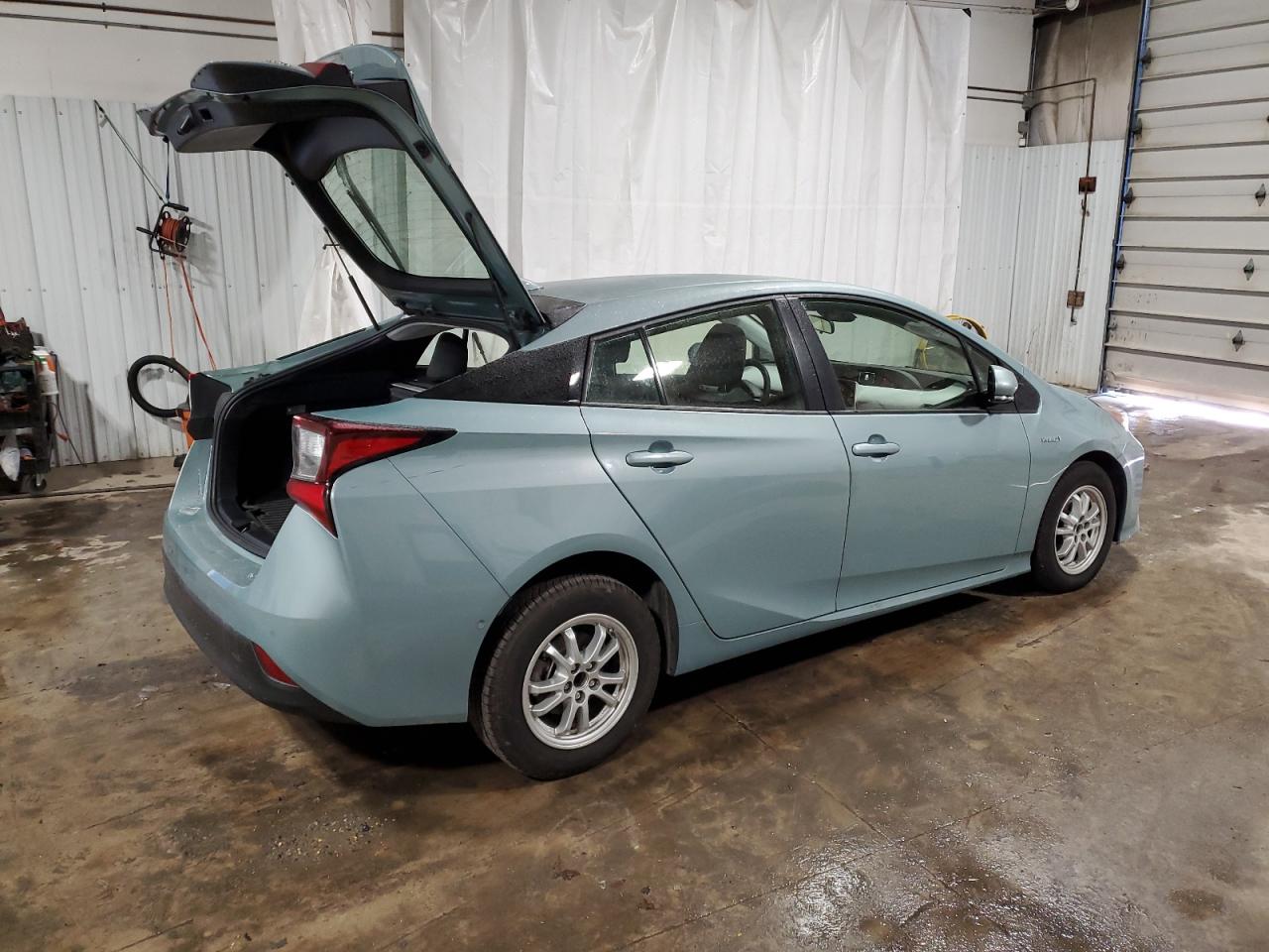 2019 Toyota Prius - Image 3
