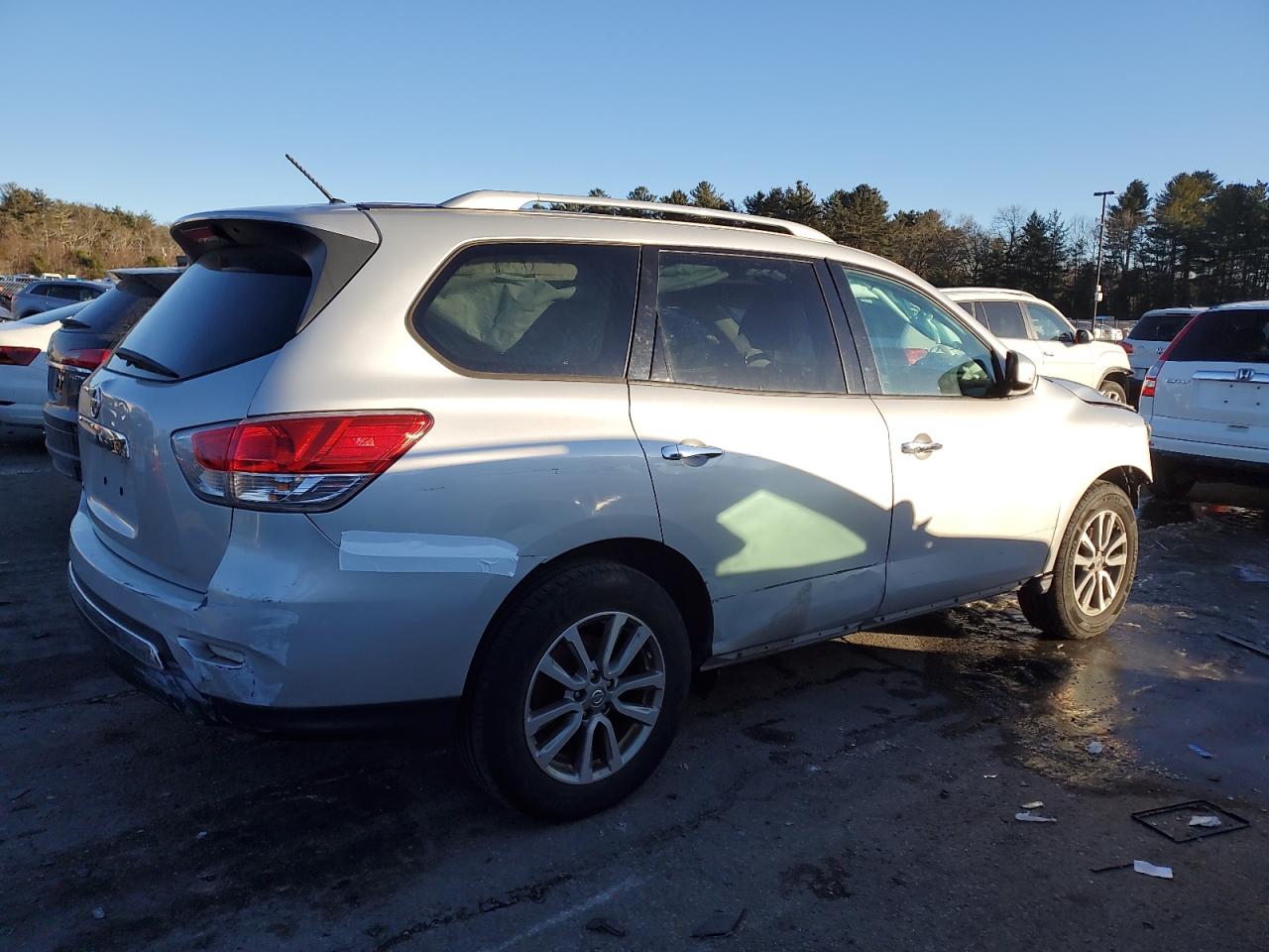 2016 Nissan Pathfinder - Image 3