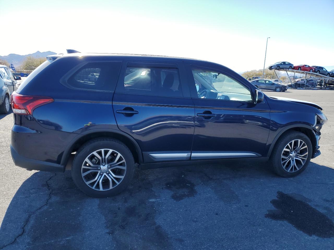 2018 Mitsubishi Outlander - Image 3
