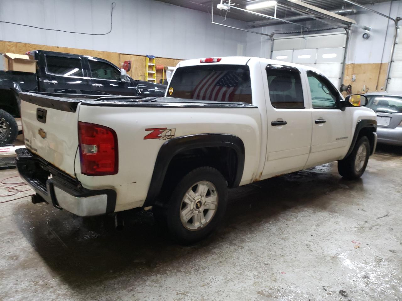 2011 Chevrolet Silverado - Image 3