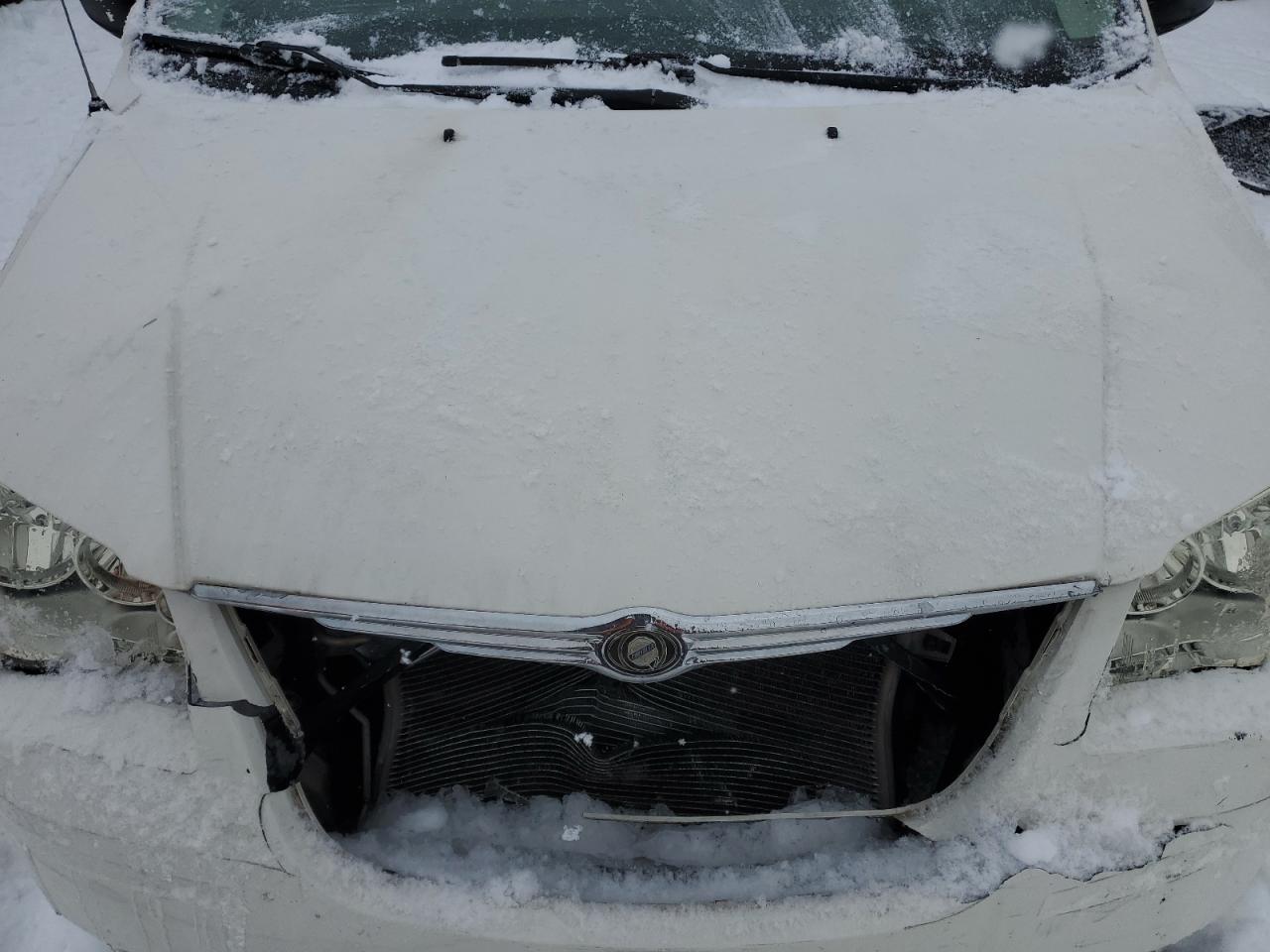 2008 Chrysler Town & Country - Image 12