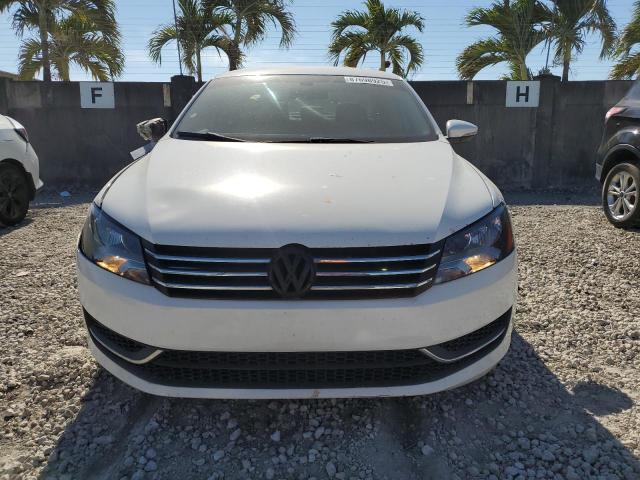 Sedans VOLKSWAGEN PASSAT 2012 White