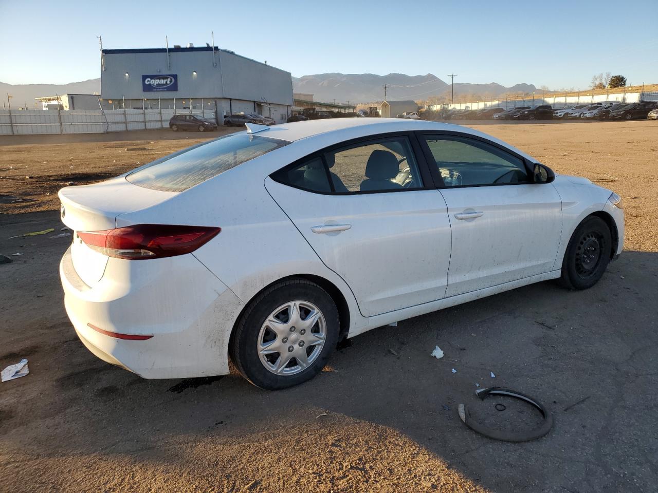 2017 Hyundai Elantra - Image 3