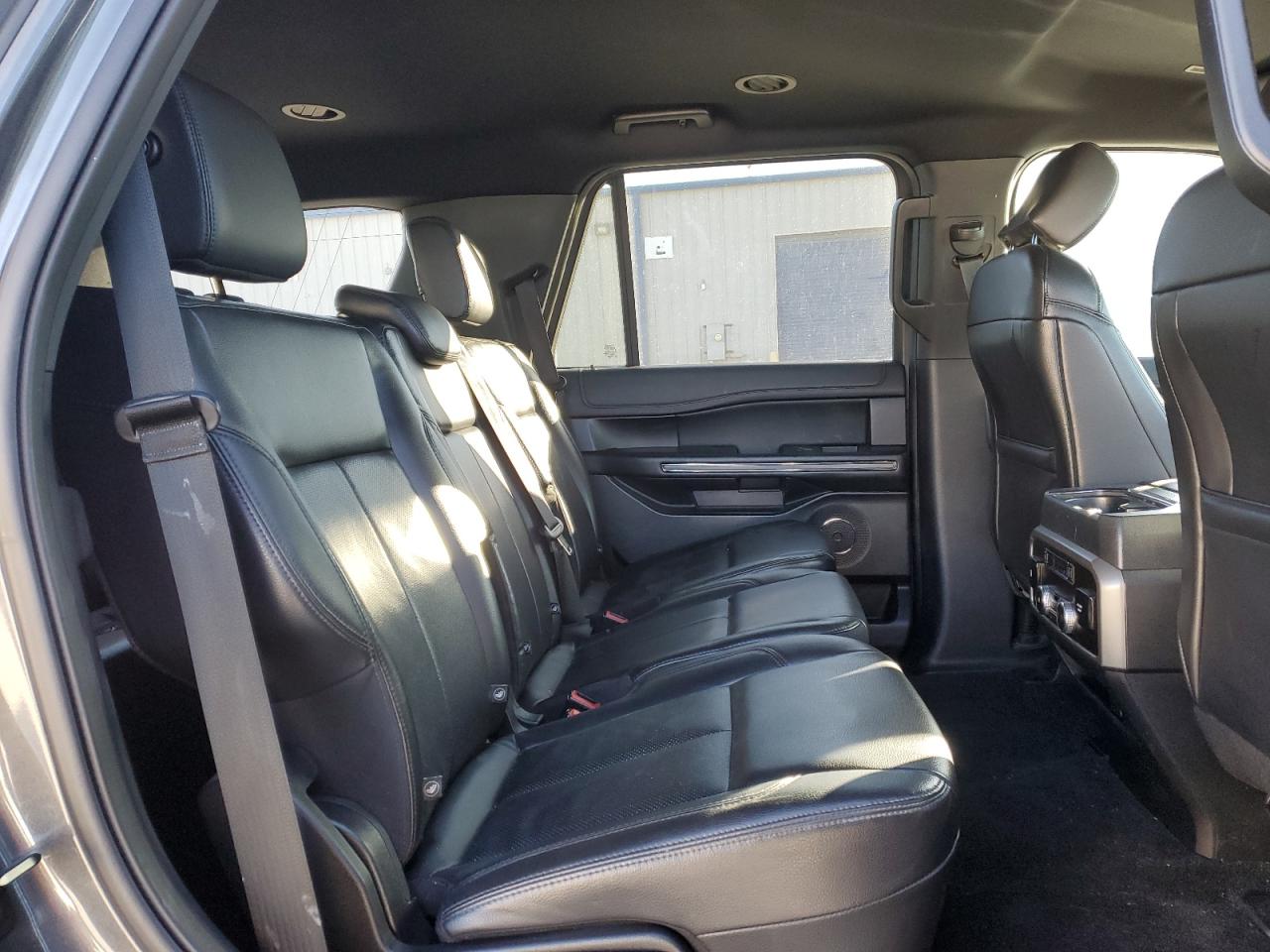 2020 Ford Expedition - Image 11