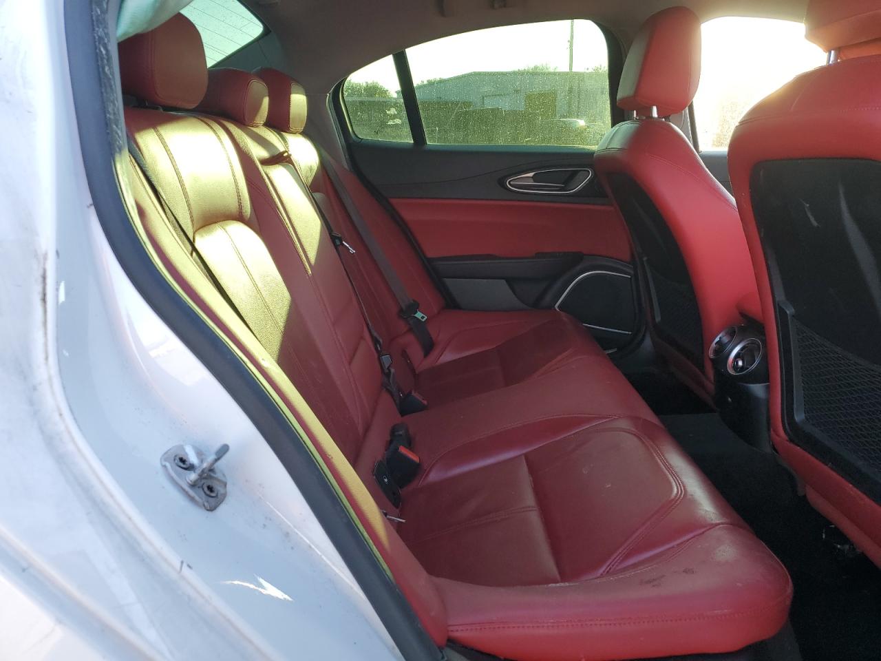 2018 Alfa Romeo Giulia - Image 11