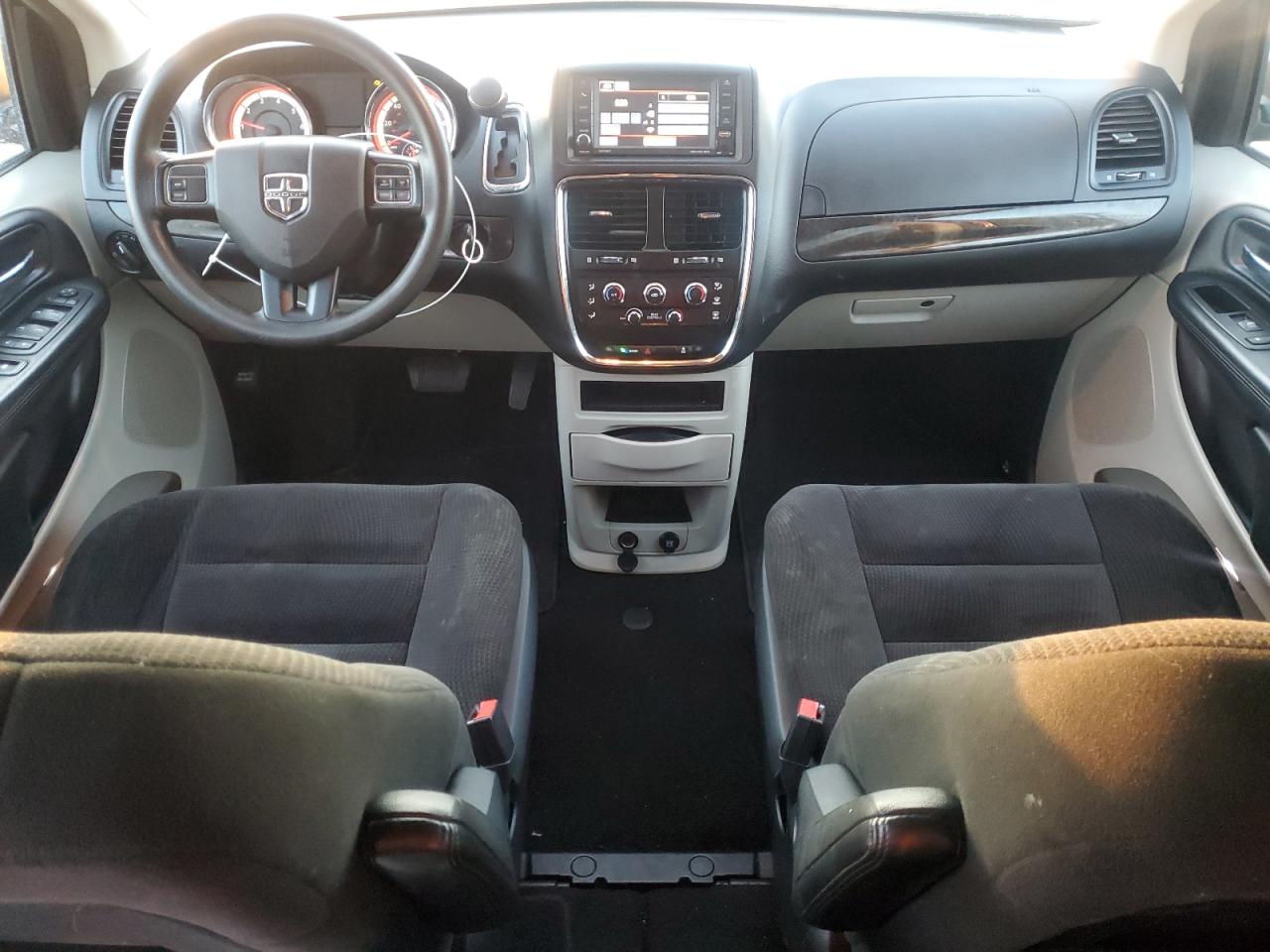 2017 Dodge Caravan - Image 8