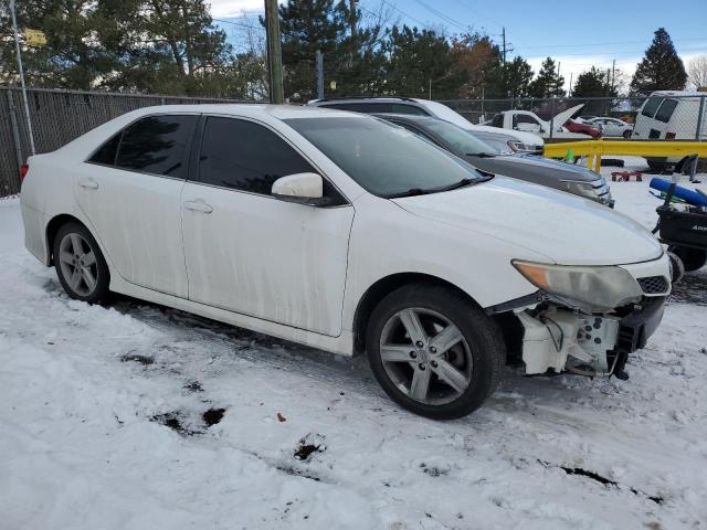 Sedans TOYOTA CAMRY 2014 Biały