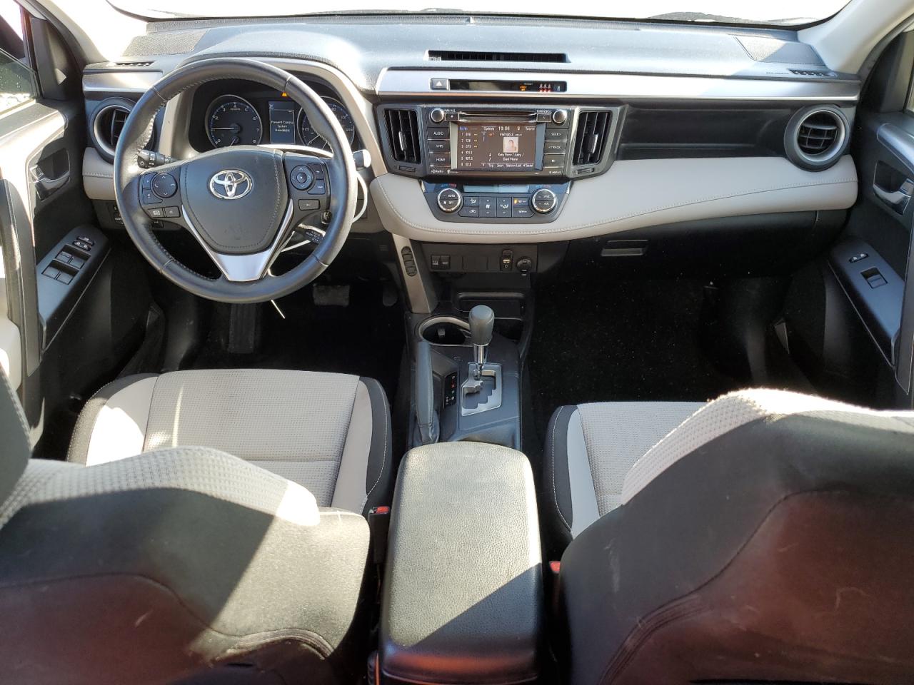2017 Toyota RAV 4 - Image 8
