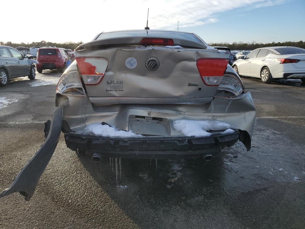2010 Mercury Milan - Image 6