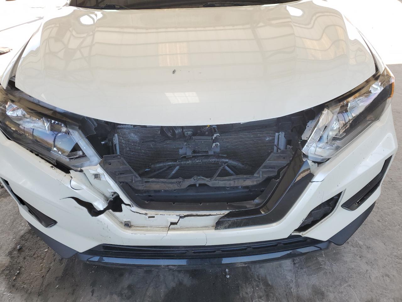 2018 Nissan Rogue - Image 12