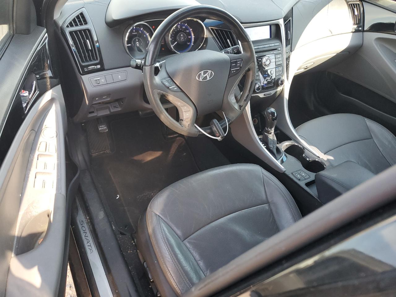 2011 Hyundai Sonata - Image 8